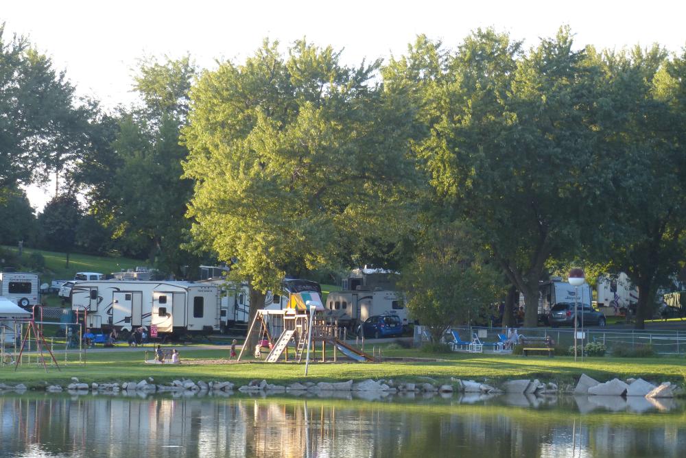 Sleepy Hollow RV Park & Campground: Oxford, Iowa - Camp Native